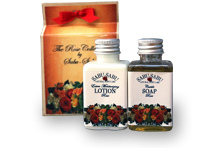 Подарочный набор из натурального жидкого мыла ручной работы и лосьона для тела из эксклюзивной коллекции с маслом розы